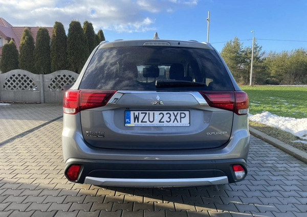 Mitsubishi Outlander cena 93000 przebieg: 83000, rok produkcji 2019 z Dukla małe 106